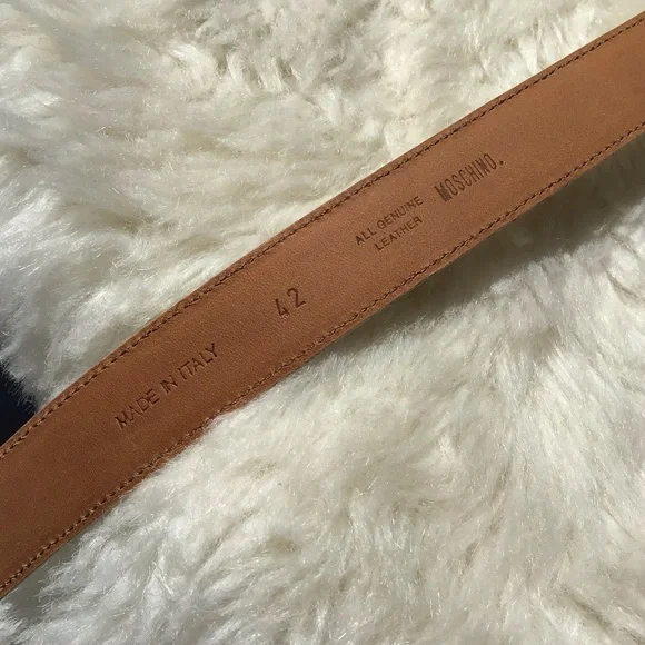 Moschino Ivory Napa Leather Belt with Shiny Signature  display picture 3